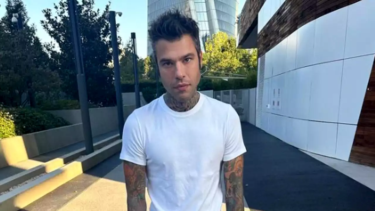 Fedez ha avuto un'altra emorragia, nuova trasfusione in ospedale: come sta