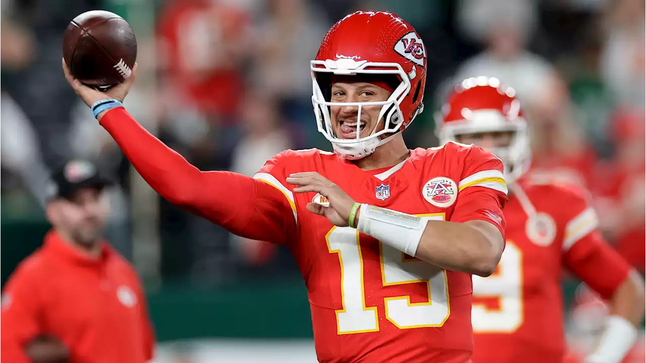 Kansas City Chiefs' Patrick Mahomes sets the NFL record for the fastest to reach 200 TD passes