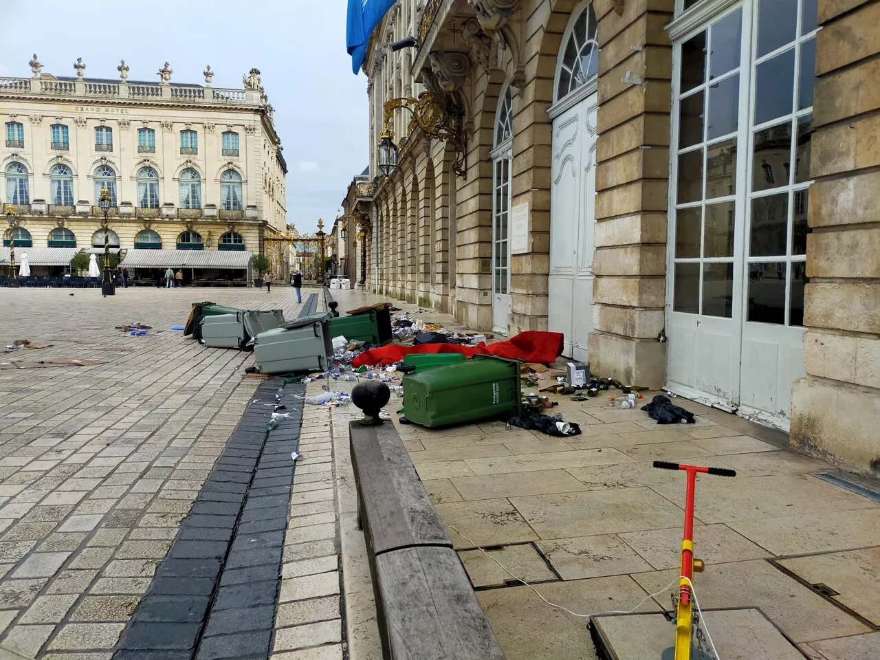 Nancy : pourquoi y avait-il des poubelles renversées place Stanislas ce vendredi ?