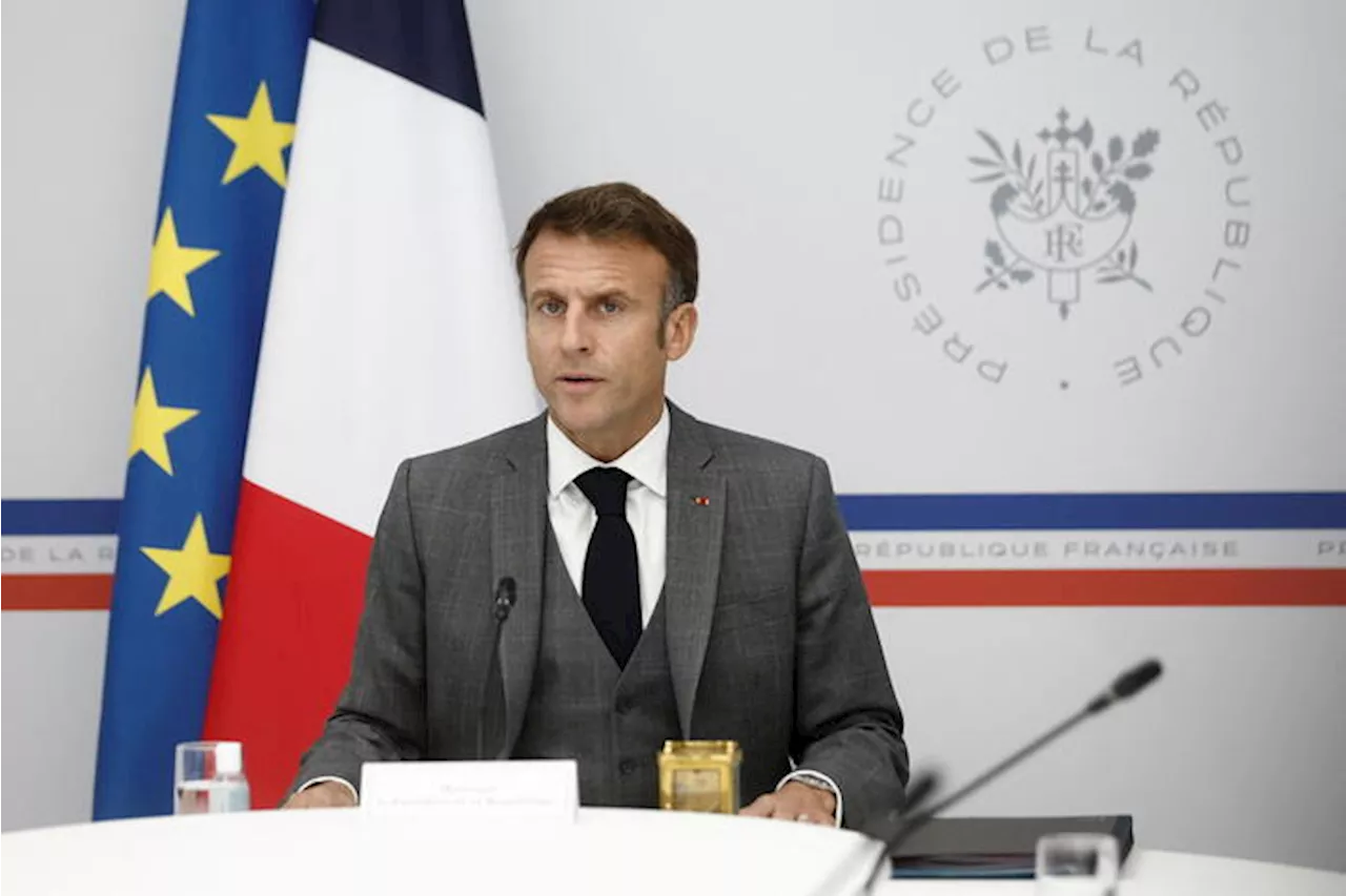 Macron, 'una francese certamente ostaggio, forse altri sei'