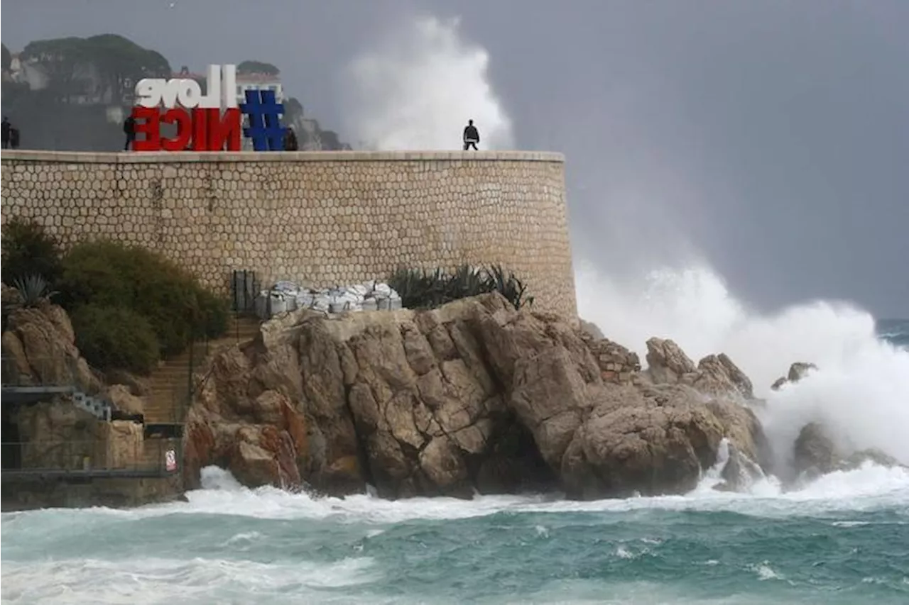 Maltempo in Francia, cedono due ponti vicino a Nizza