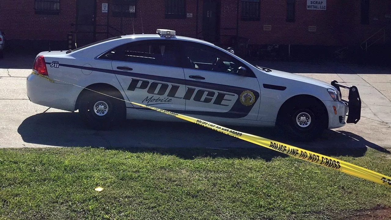 Mobile police investigating homicide that left 35-year-old man dead Friday morning