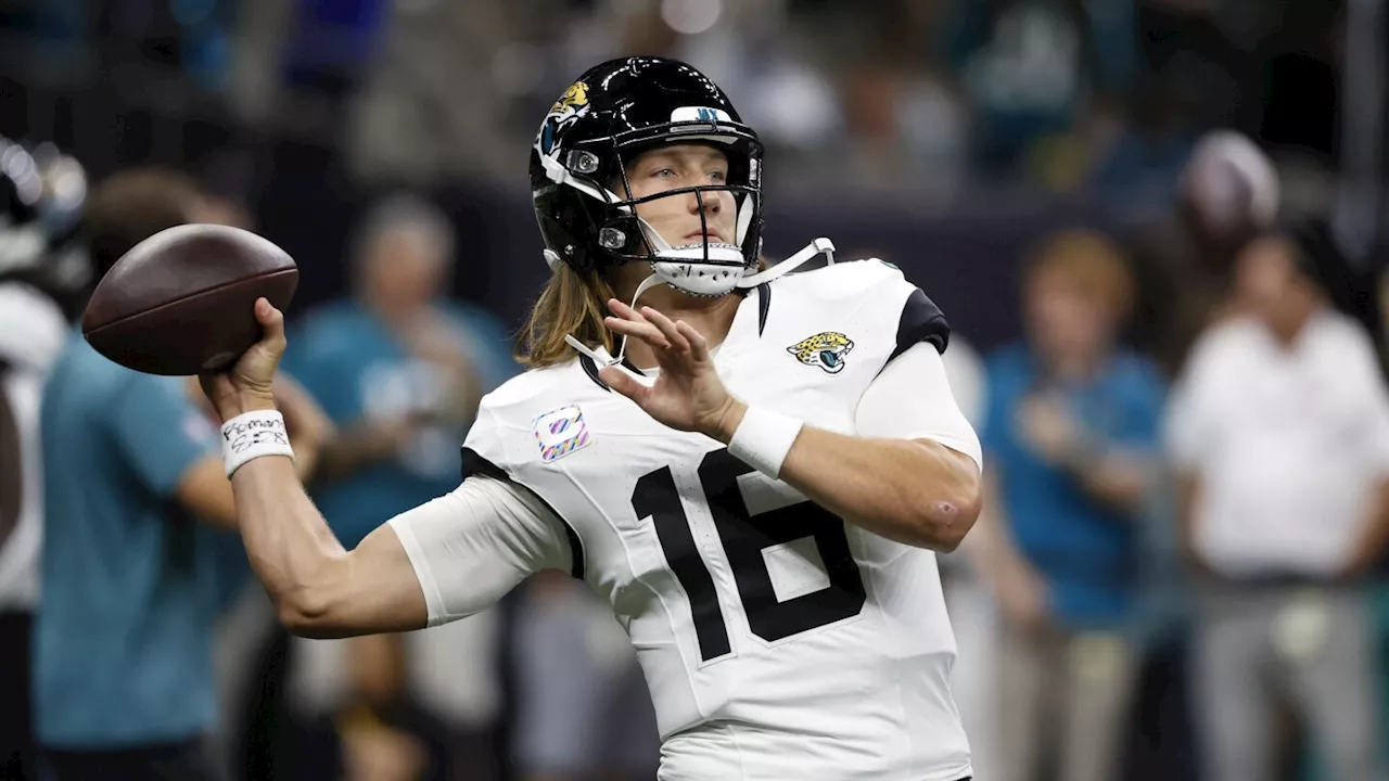 Jaguars QB Trevor Lawrence starts against the Saints despite his knee sprain