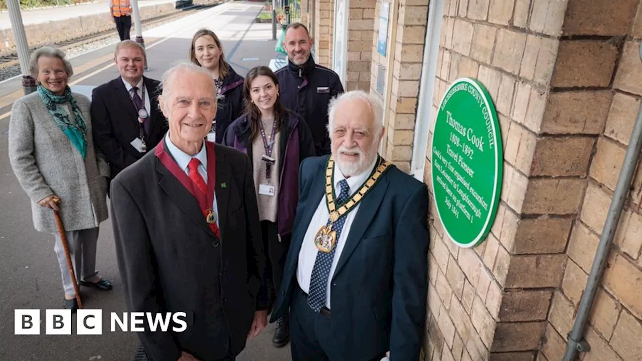 Thomas Cook green plaque unveiled at Loughborough Railway Station