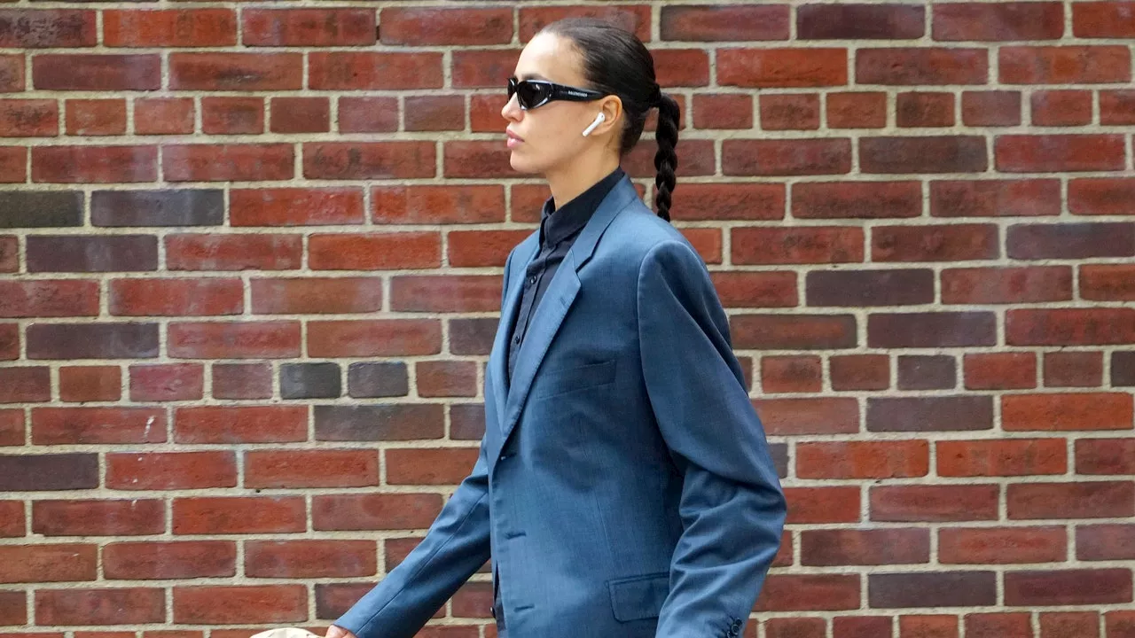 Irina Shayk’s Block Heel Is Just The Right Side Of “Wrong” Shoe