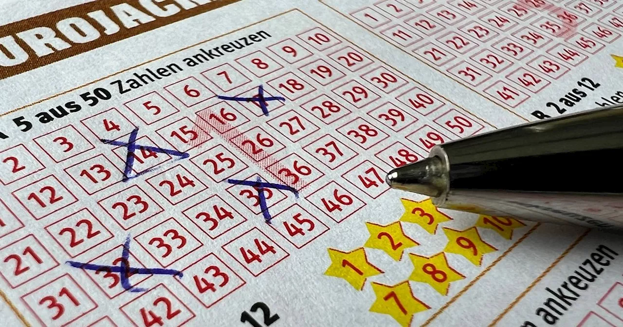 Frau gewinnt im Lotto: Was sie mit ihrem Gewinn machen will, rührt die Gemeinde