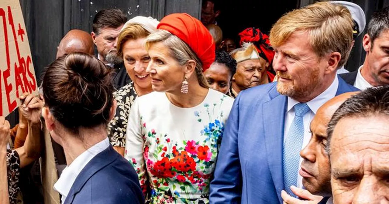 Máxima & Willem-Alexander der Niederlande werden von Demonstranten bedrängt