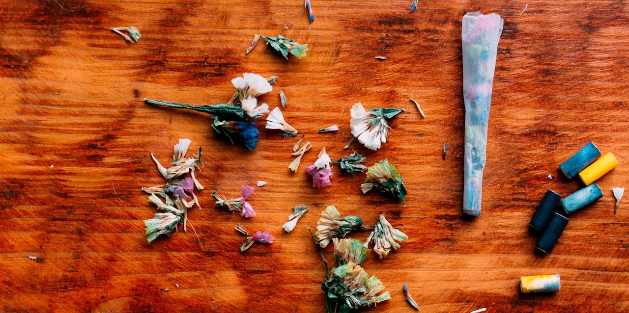 Get Lit With A Girl Blunt Stuffed With Calming, Sweet-Smelling Florals