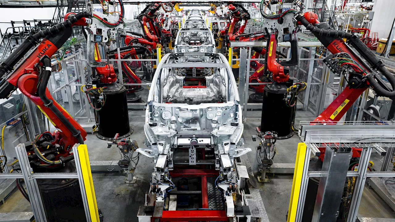 Elon Musk Won’t Push To Increase Tesla Production Over Economic Uncertainties