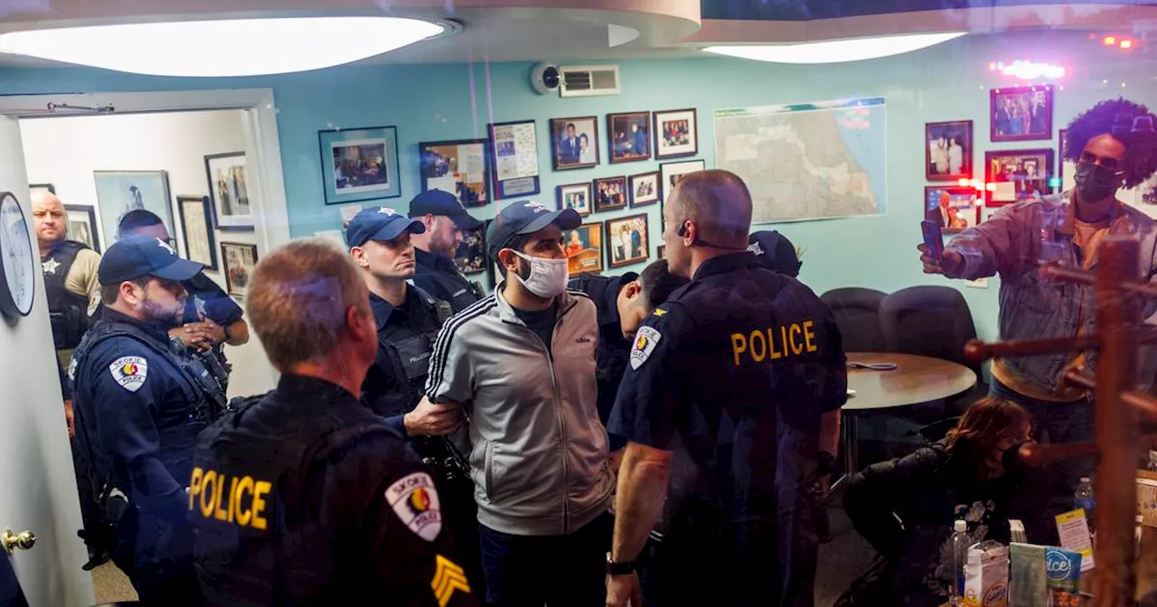 Pro-Palestinian demonstrators occupy U.S. Rep. Jan Schakowsky’s Skokie office; police cite seven for trespassing