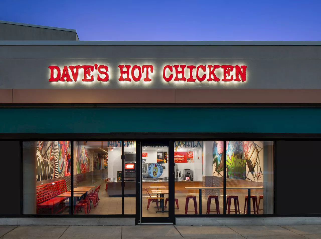 Drake wants to buy everyone a chicken slider or tender at Dave’s Hot Chicken