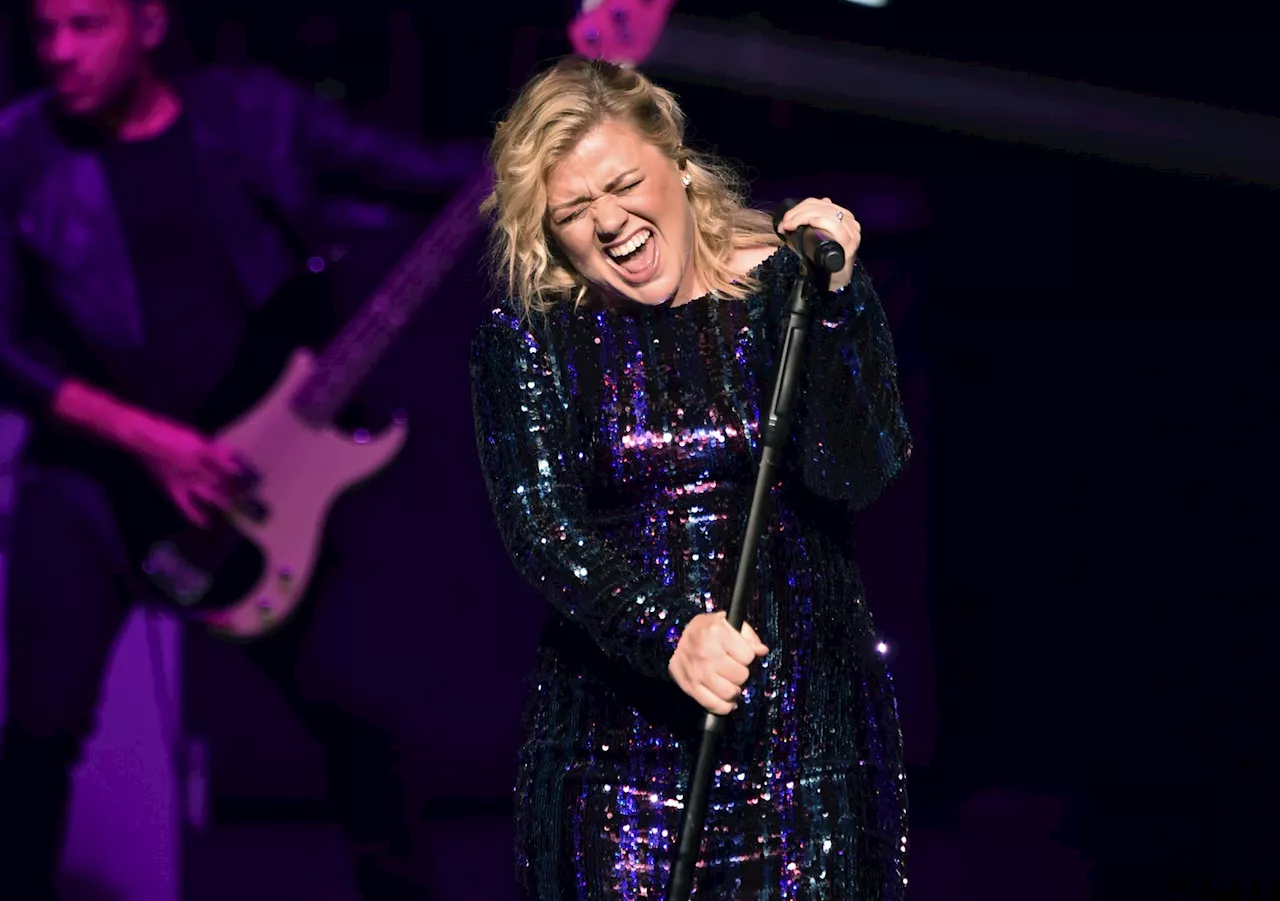 Kelly Clarkson says her ovarian cyst burst while she was filming The Voice