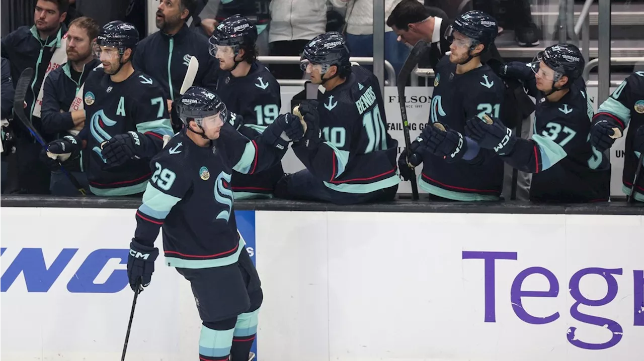 Kraken win for the 1st time in 5 game this season, beating Hurricanes 7-4