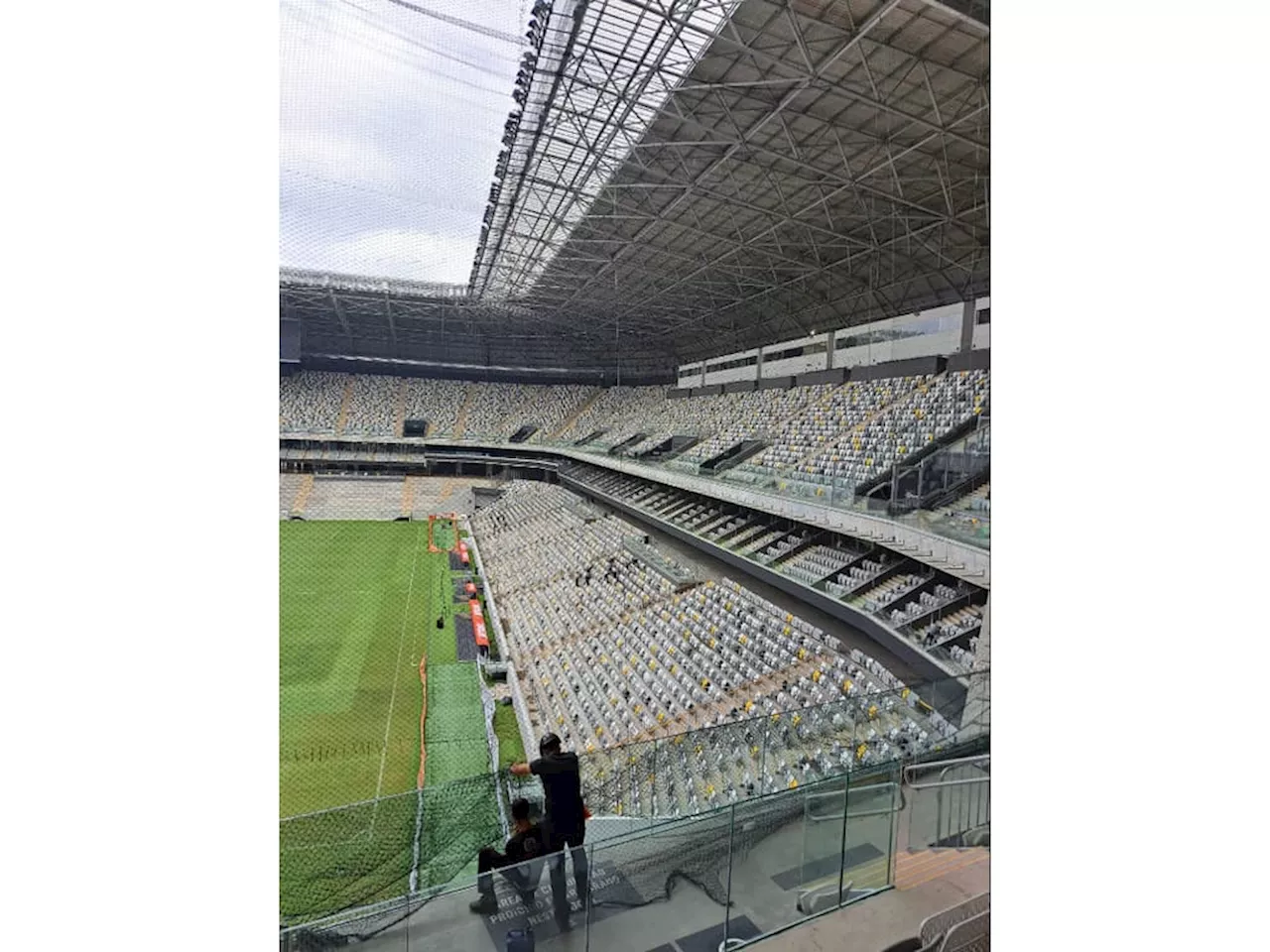 Atlético-MG instala tela de proteção na Arena MRV antes de clássico contra o Cruzeiro