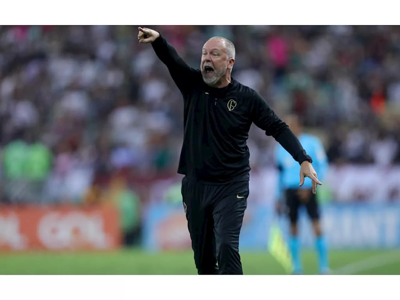 Mano vê Corinthians em evolução após empate com o Flu