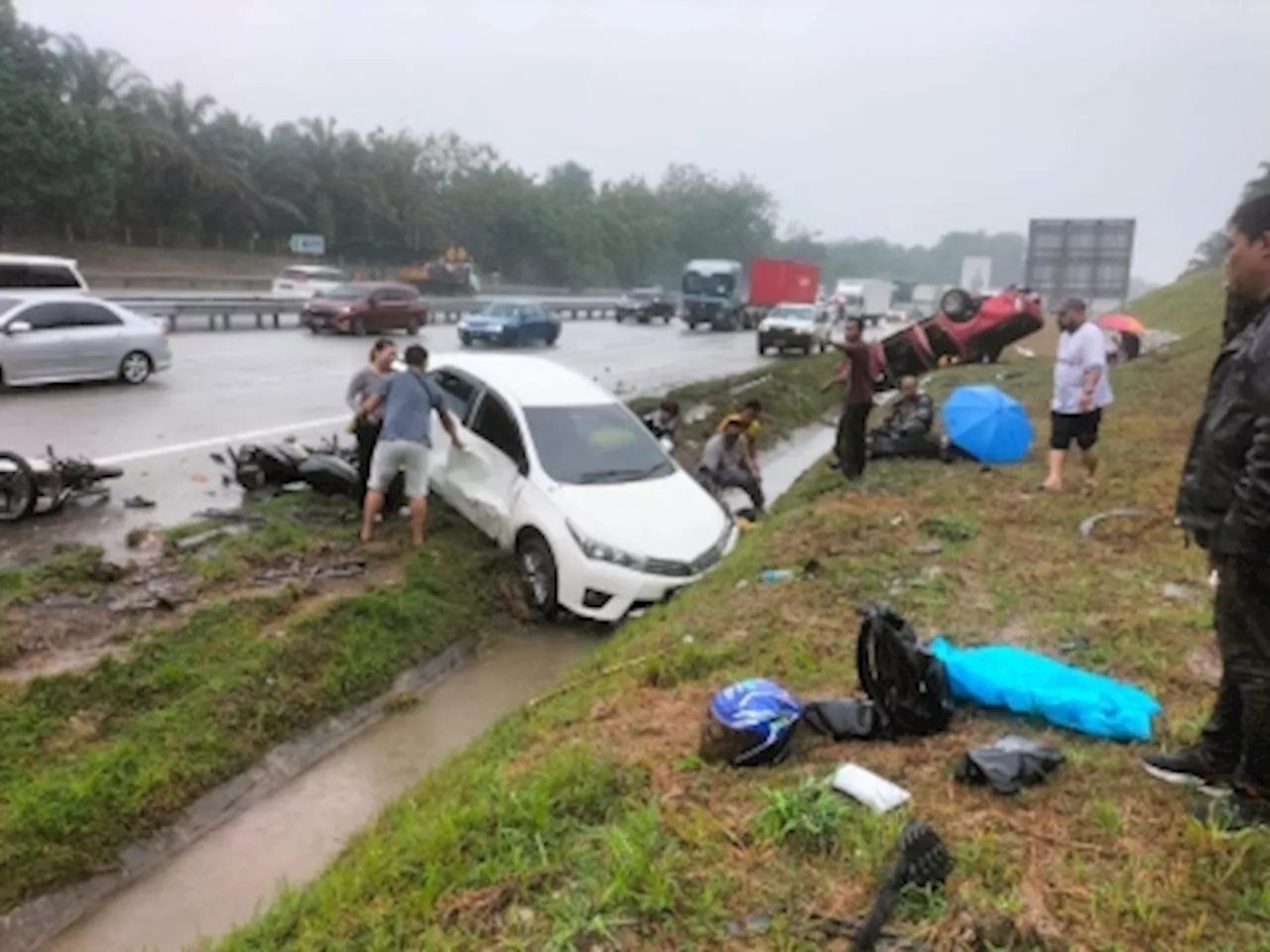 Sungai Petani PAS Wanita chief among three fatalities in six-vehicle crash in Behrang