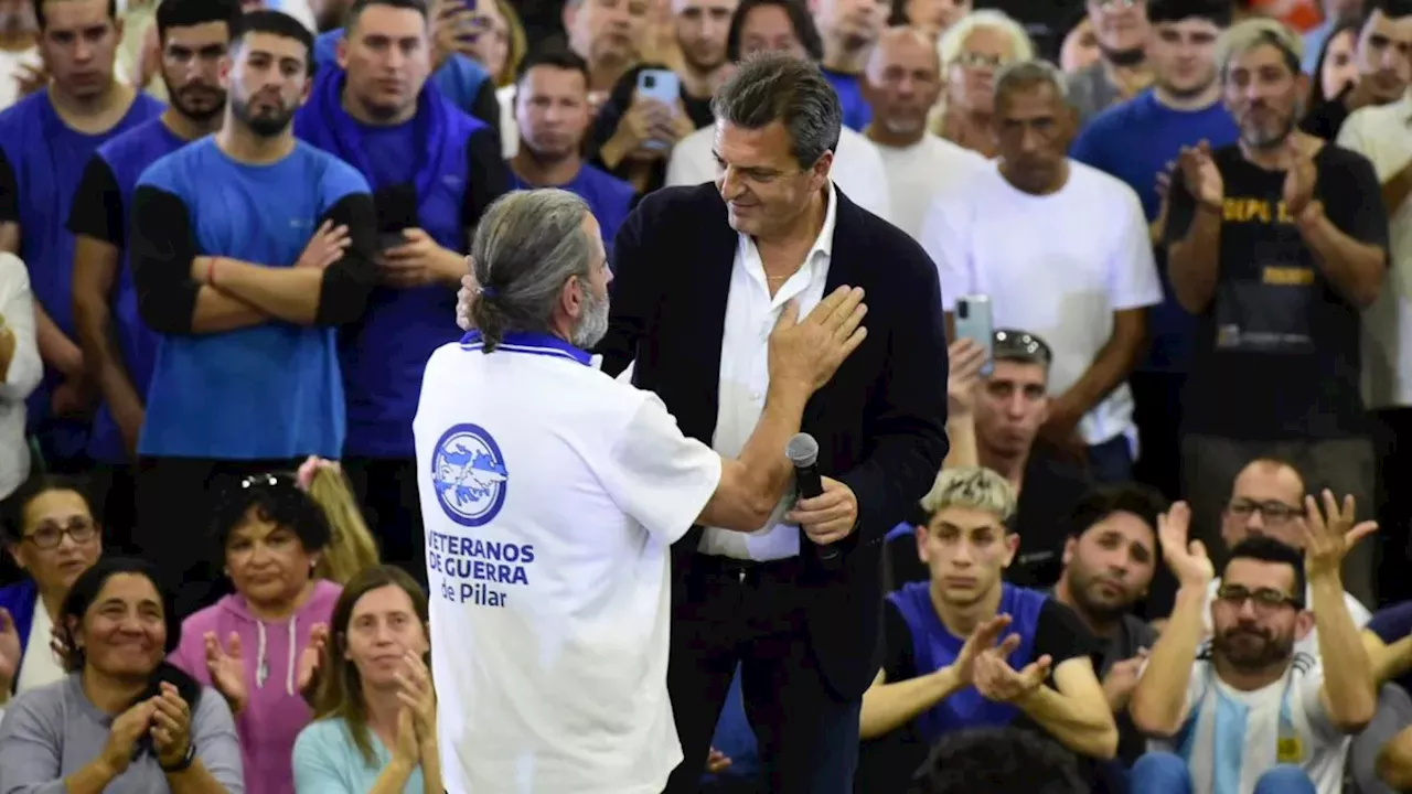 El emotivo momento de Sergio Massa con un veterano de Malvinas en el cierre de campaña