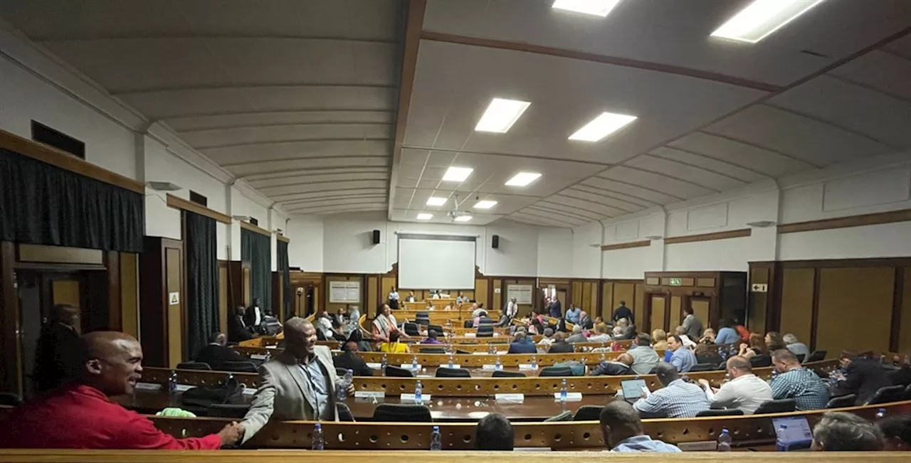 Media removed from Nelson Mandela Bay council meeting to decide fate of fraud-accused city manager