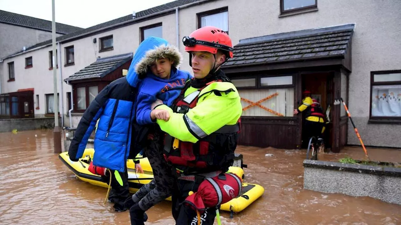 La tempête Babet fait trois morts au Royaume-Uni avant de se diriger vers la Scandinavie