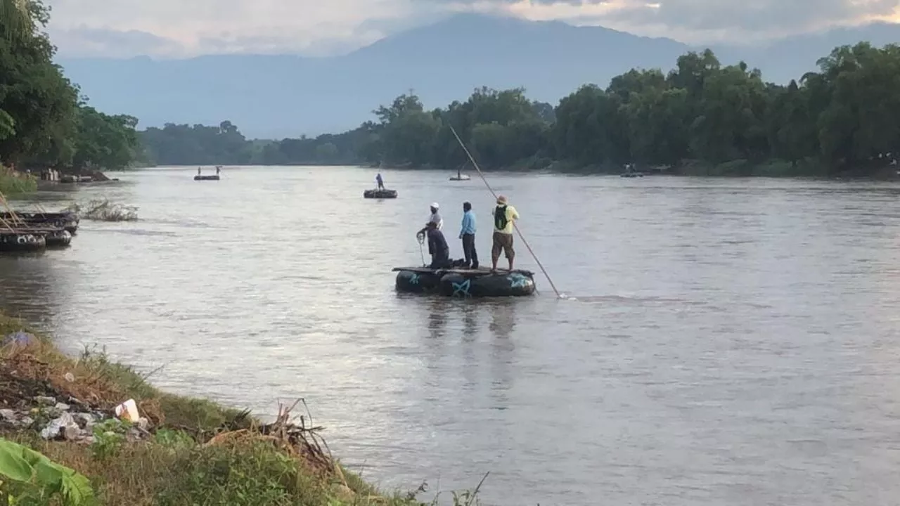 Captan un cuerpo embolsado flotando sobre el afluente del Río Suchiate