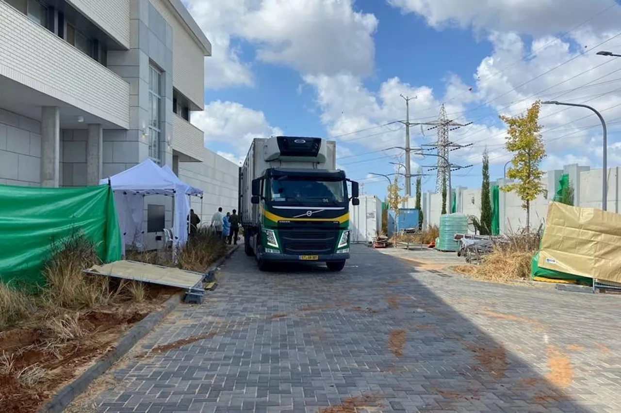 - Conflit Hamas-Israël : à la morgue géante de Tel-Aviv, l'insoutenable attente des familles