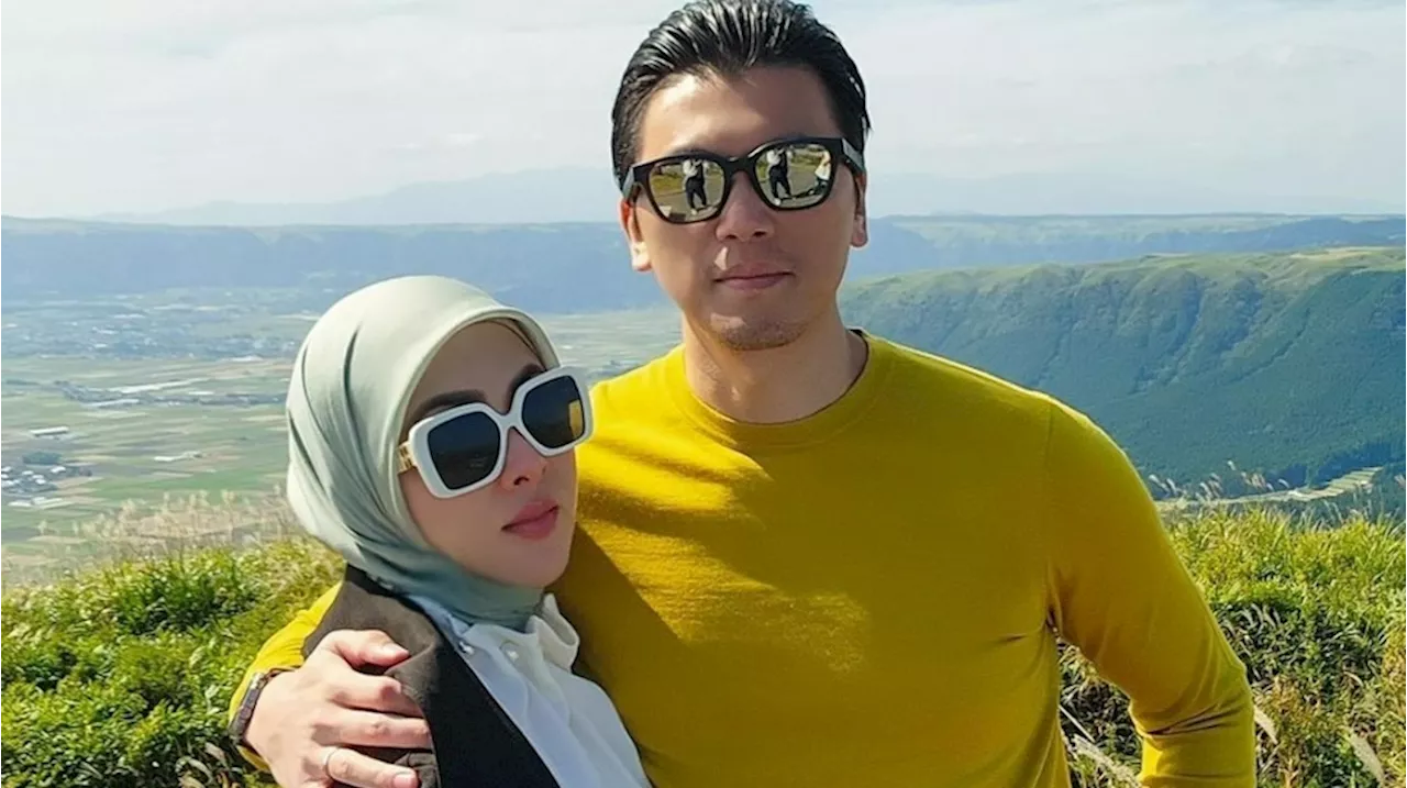 9 Potret Mesra Syahrini dan Reino Barack di Jepang, Dituding Kepanasan gegara Luna Maya