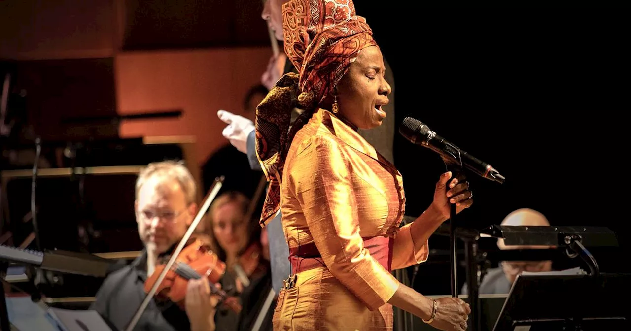 Angelique Kidjo fick hela publiken på fötter