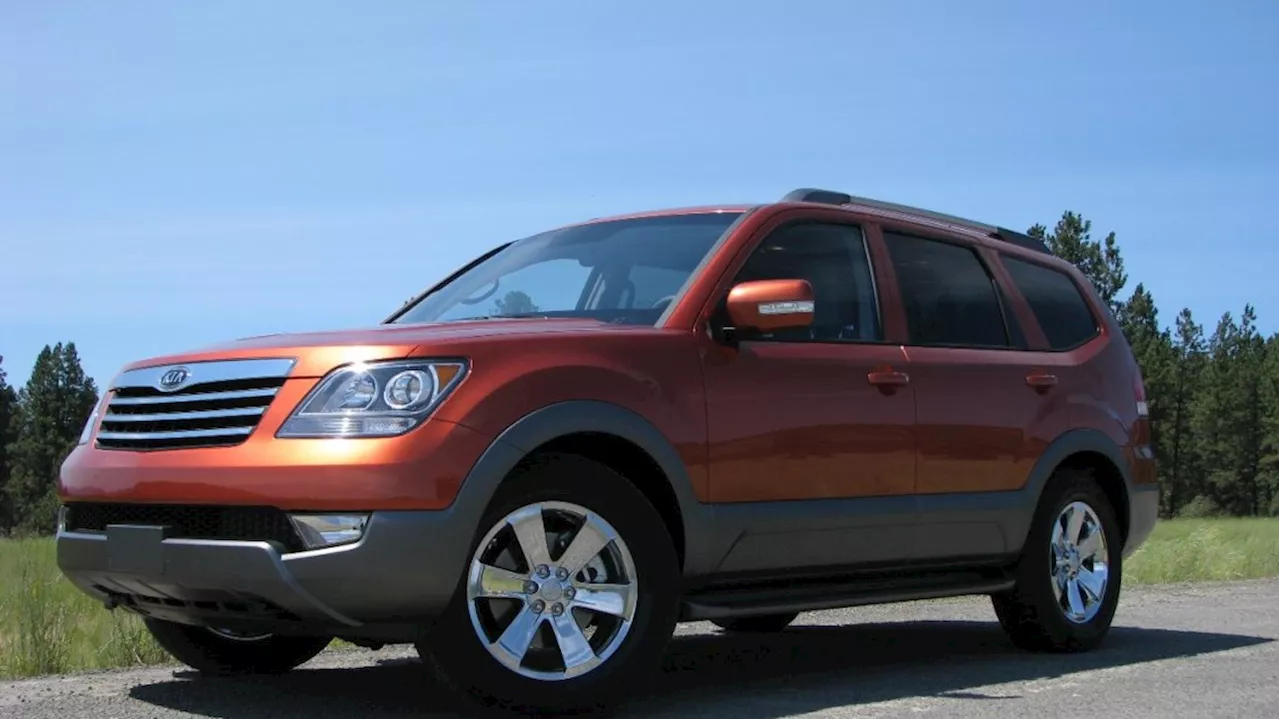 2009 Kia Borrego recalled over loose headliner plates