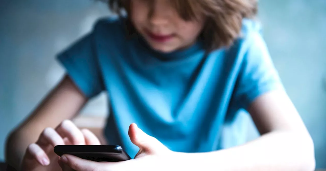 Kids And Phones: Expert Shares One Thing She Doesn't Do