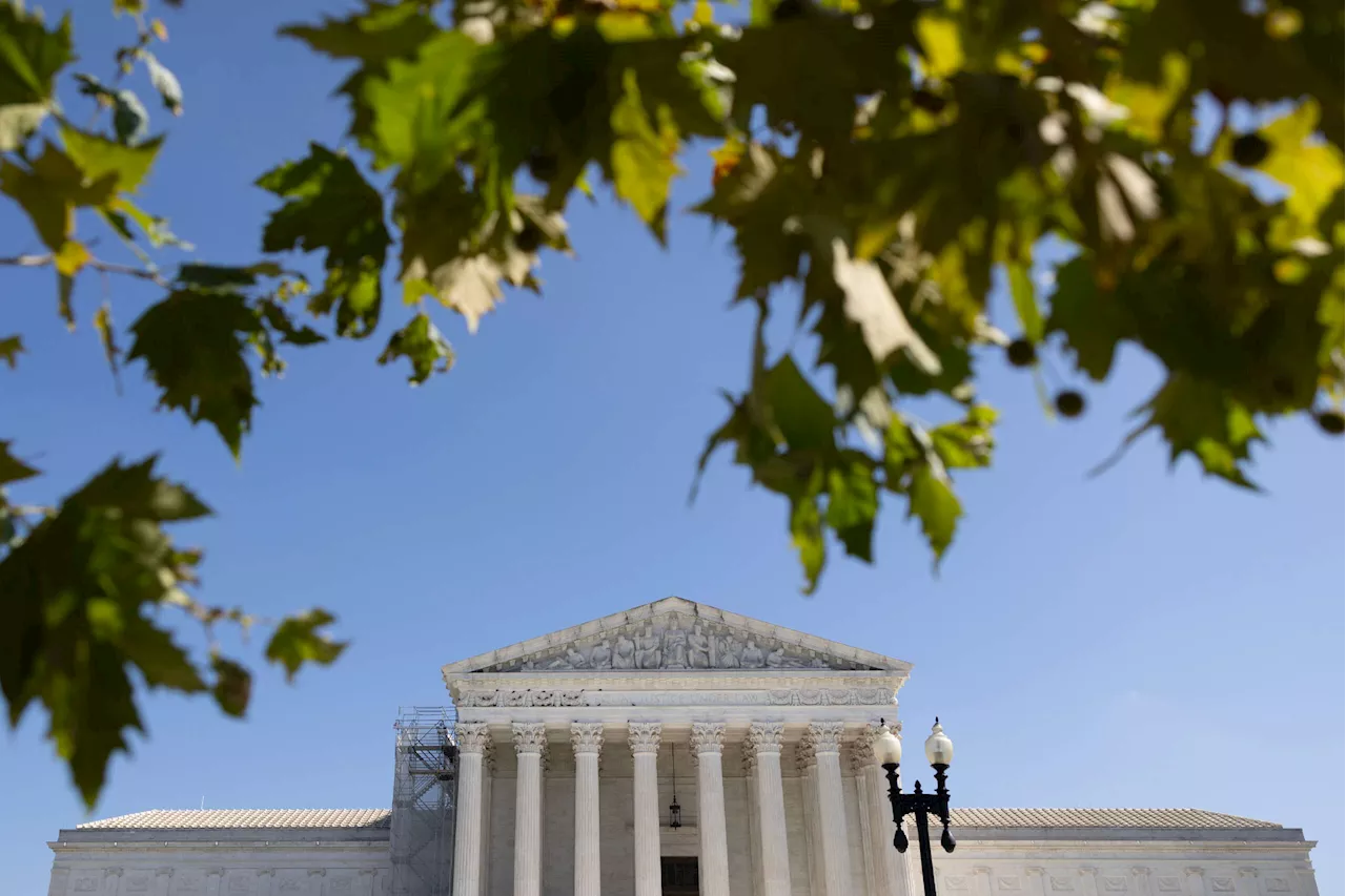 Democrats Propose 18-Year Term Limit for Supreme Court Justices in Most Cases