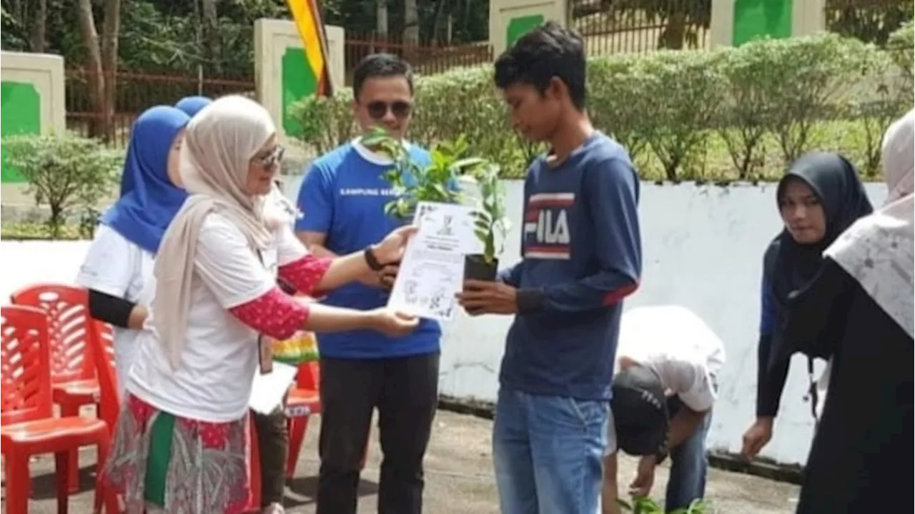 Kampung Berseri Astra Sijunjung Bikin Program Tanam Pohon Produktif setiap Anak Lahir