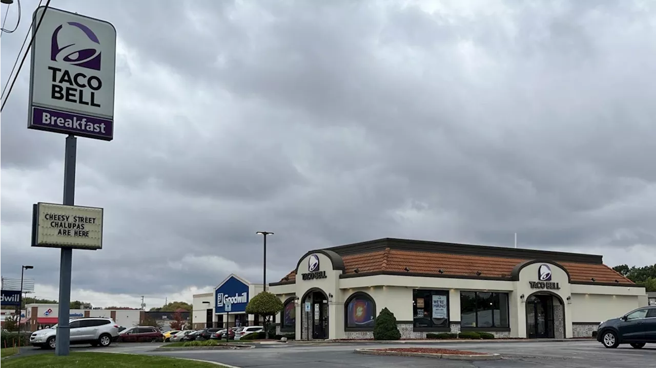 Health department investigating Kokomo Taco Bell after employees photographed cutting hair in kitchen