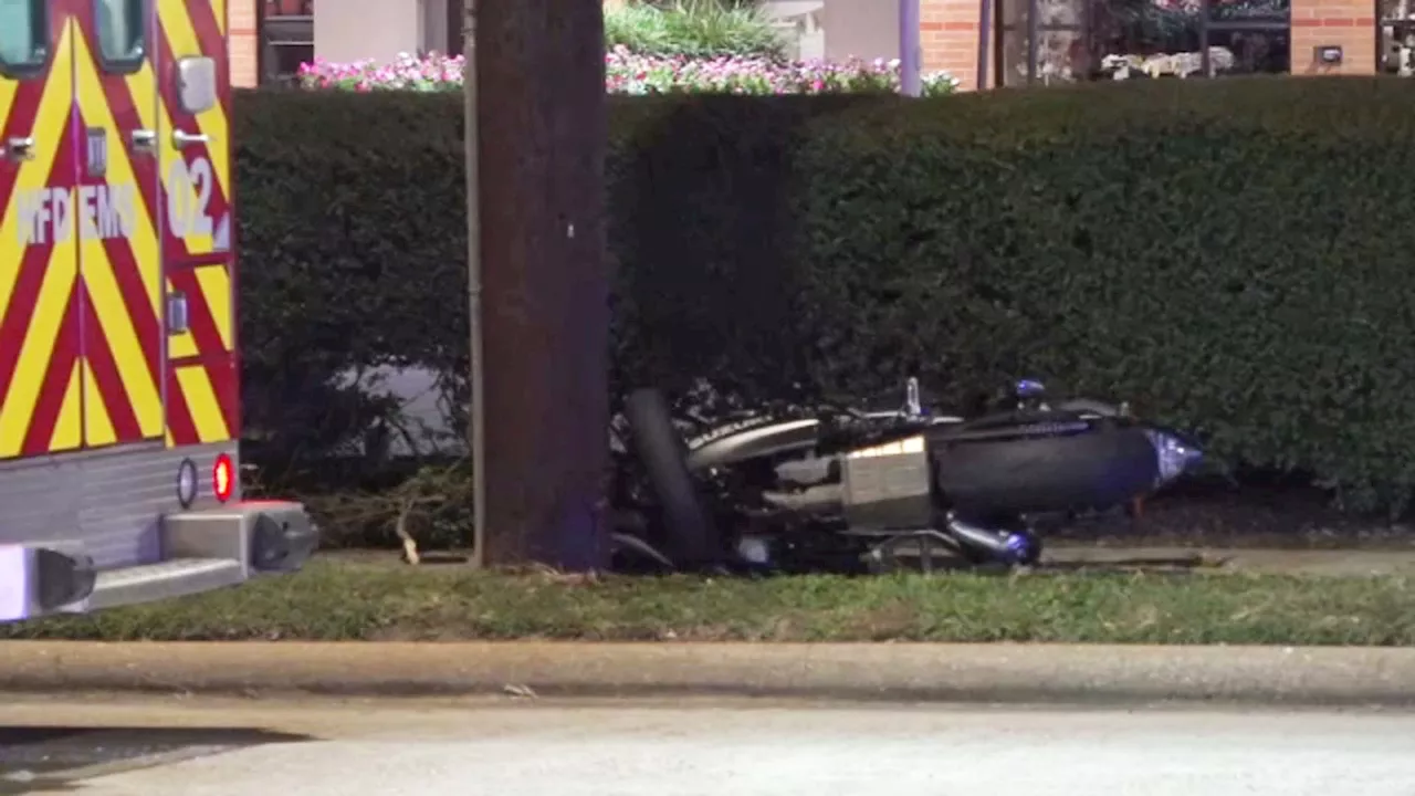 Motorcyclist dies after crashing into telephone pole in west Houston, police say