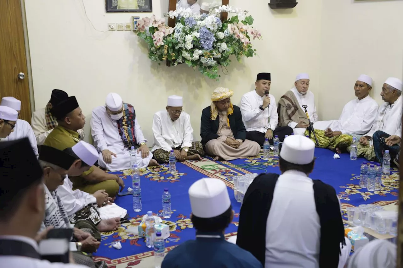 Ratusan kiai dan habib hadiri shalawat bersama di Surabaya