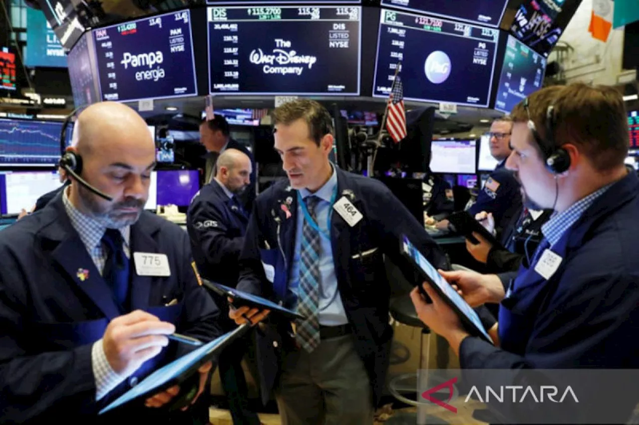 Wall St anjlok dipicu kekhawatiran suku bunga dan konflik Israel-Hamas