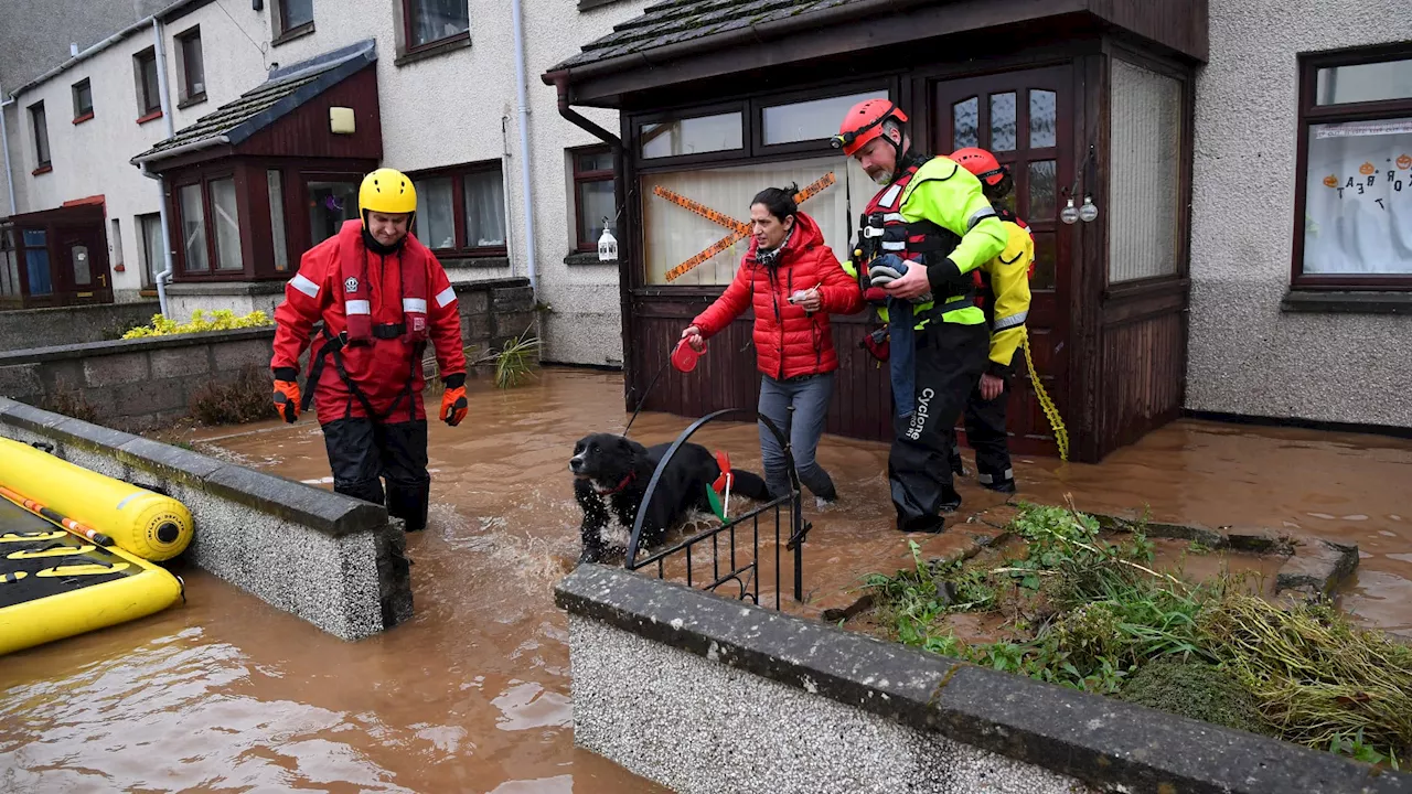 La tempête Babet menace le Danemark et la Suède après avoir fait trois morts au Royaume-Uni