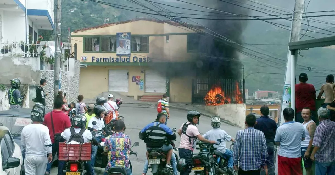 Incendio en un parqueadero de Floridablanca, Santander, generó alarma entre los ciudadanos