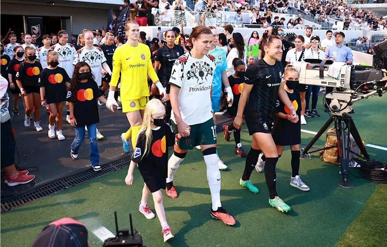 Burnaby's Christine Sinclair begins quest for fourth NWSL championship