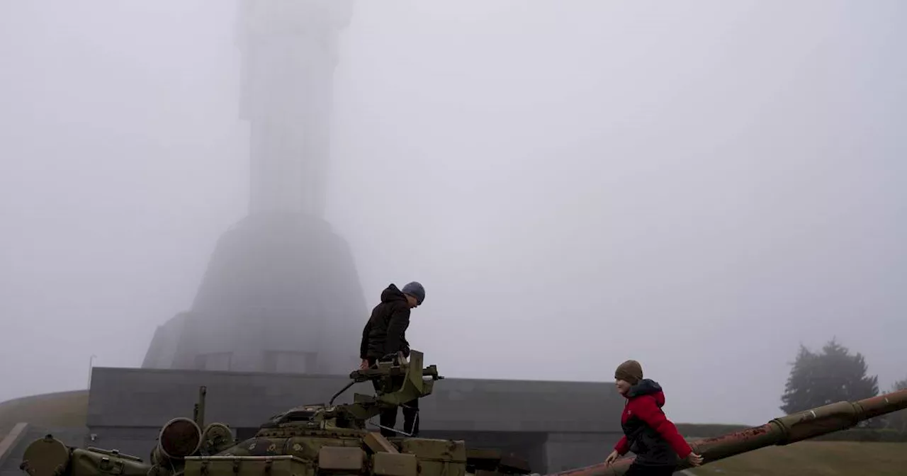 Civilians killed and wounded as Russian forces renew push to take towns in eastern Ukraine