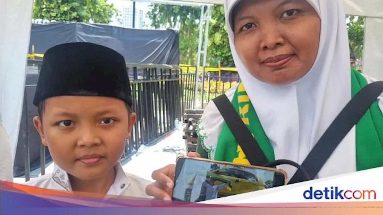 Bocah 9 Tahun Menang Hadiah Mobil Jalan Santai Hari Santri di Surabaya