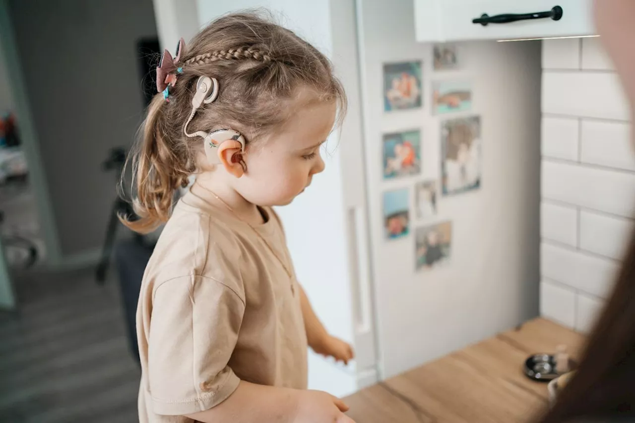 La tele, los juguetes y los patios de colegio: los sonidos del día a día que pueden afectar al desarrollo auditivo de los niños