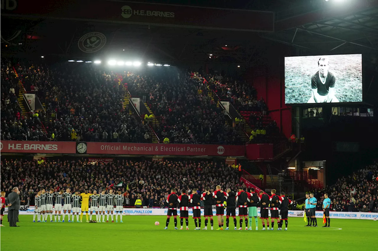 Charlton remembered as Man United beat Sheffield United