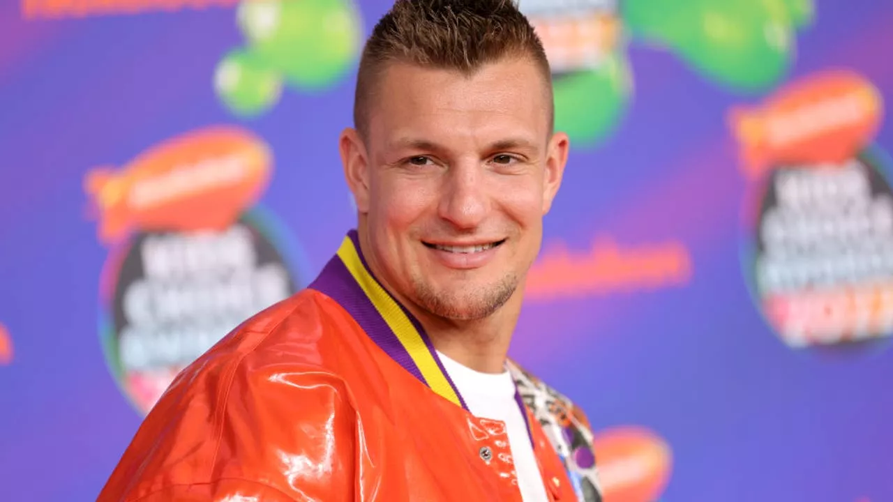 Rob Gronkowski replaces Jimmy Kimmel as host of SoFi Stadium's LA Bowl