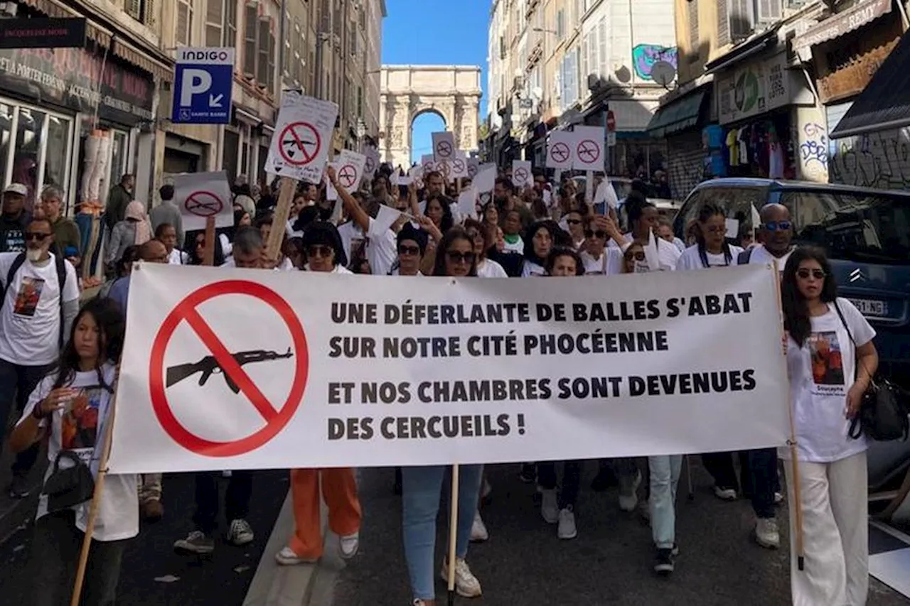 Marche blanche pour Socayna, morte d'une balle perdue tirée par un trafiquant