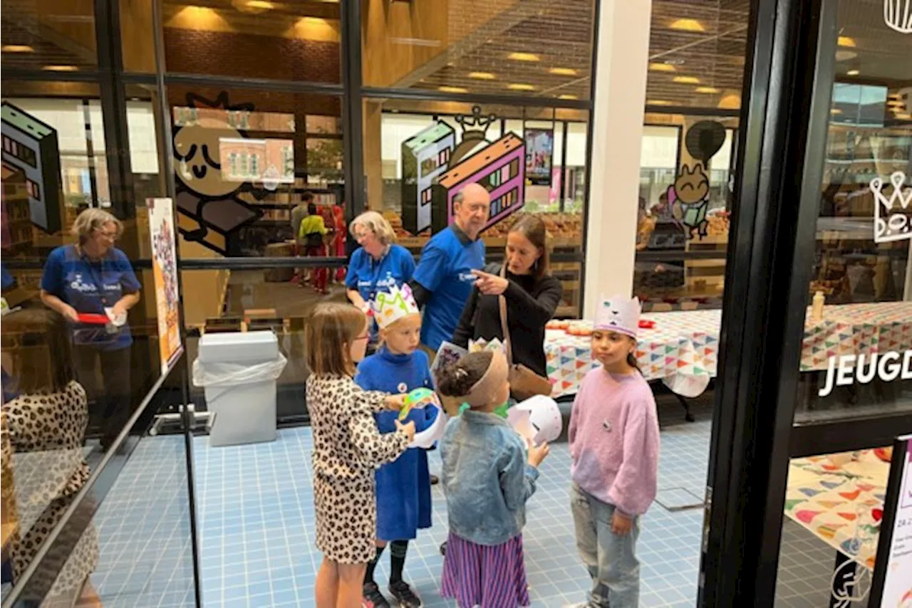 Bibliotheek bruist tijdens 50-jarig bestaan