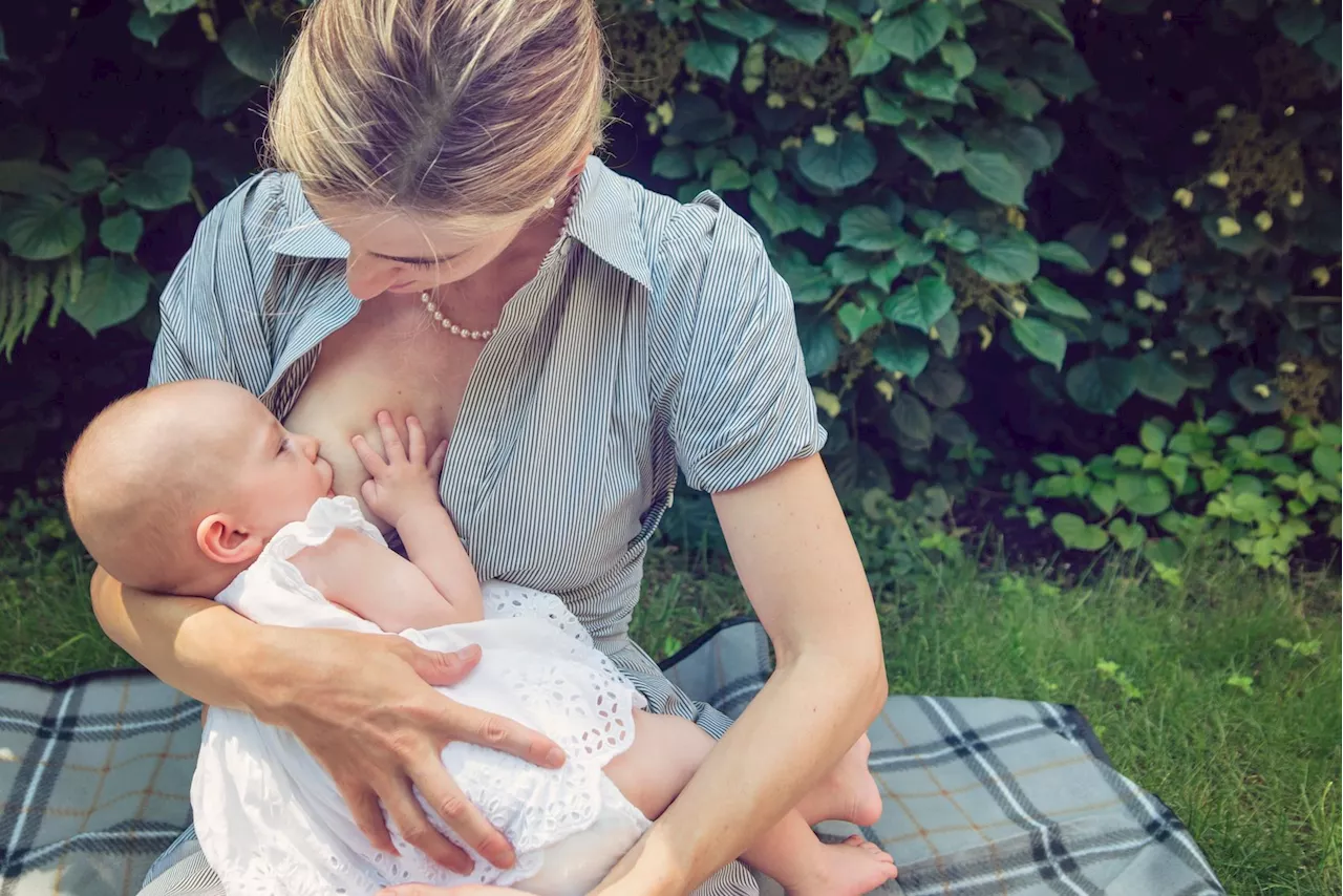 This woman had the best response when asked to move while breastfeeding