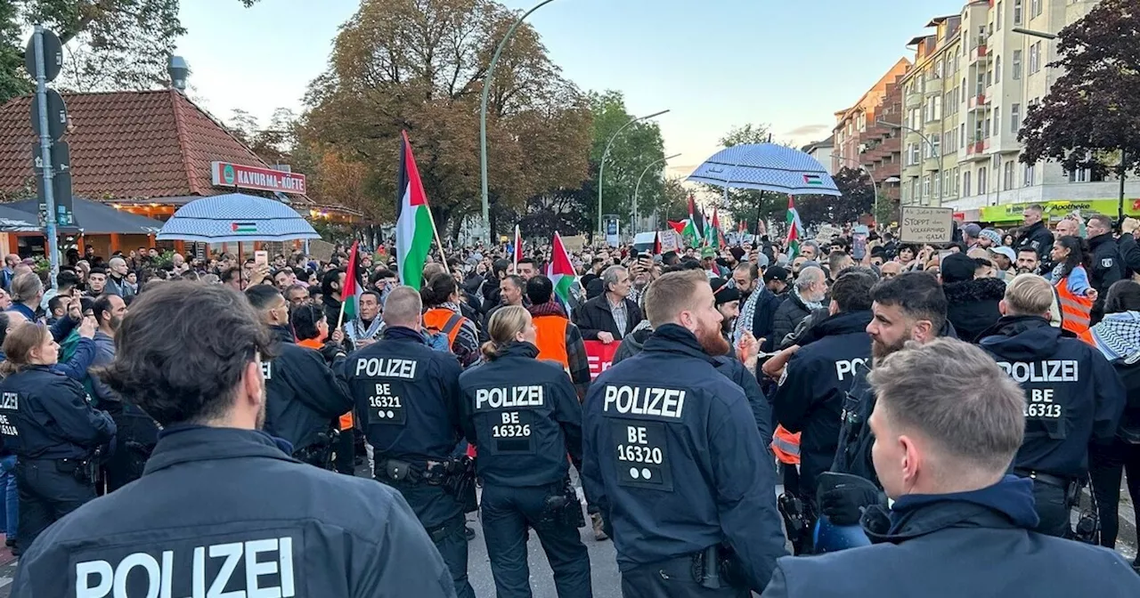 Demonstrationszug aus Kreuzberg ist in Neukölln angekommen