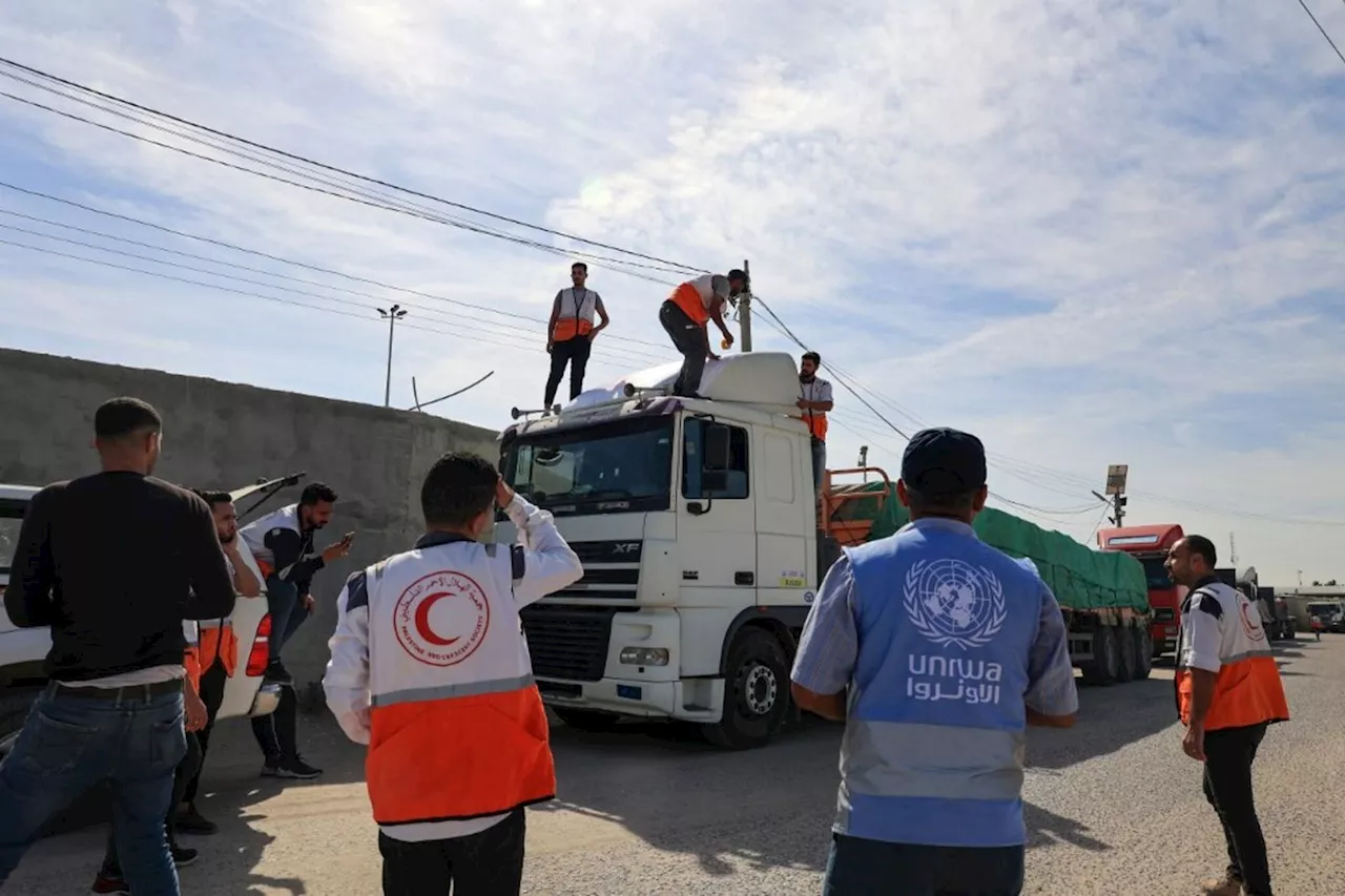 Un premier convoi d’aide humanitaire est entré dans la bande de Gaza