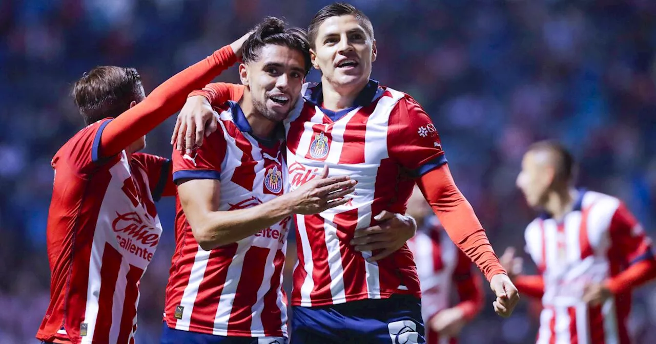 Con penal y golazo, Chivas siguen mejorando; superan 2-0 a Puebla