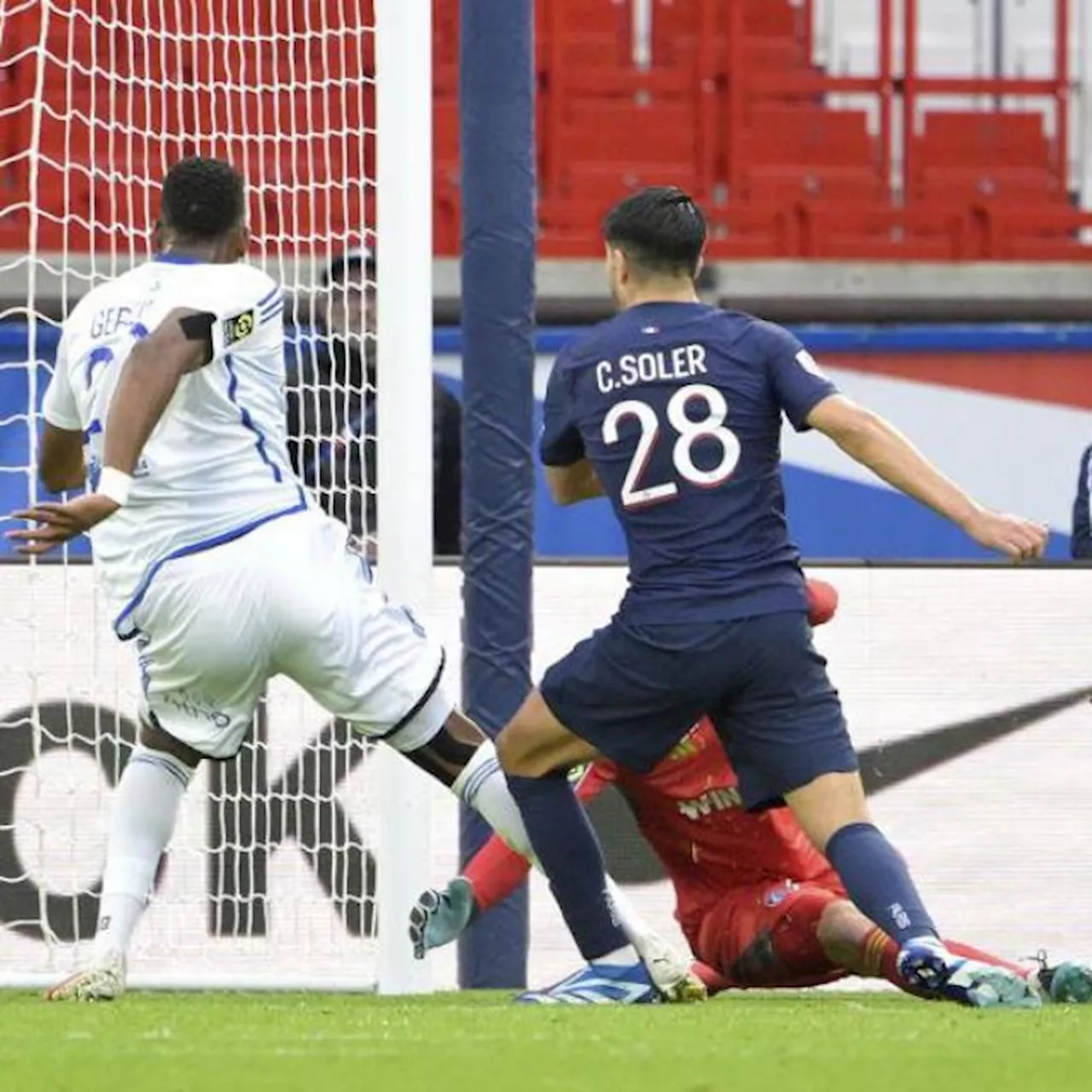 Carlos Soler a-t-il un avenir comme latéral au PSG ?